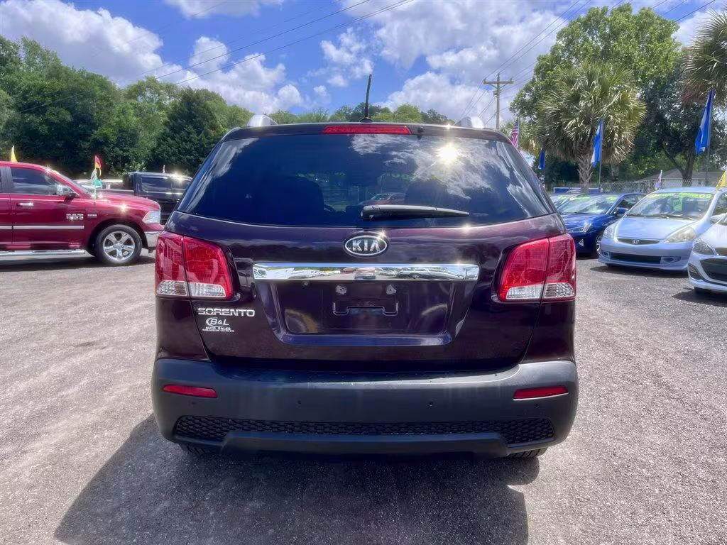 2011 Kia Sorento - 5XYKTCA10BG098971 - Image #4