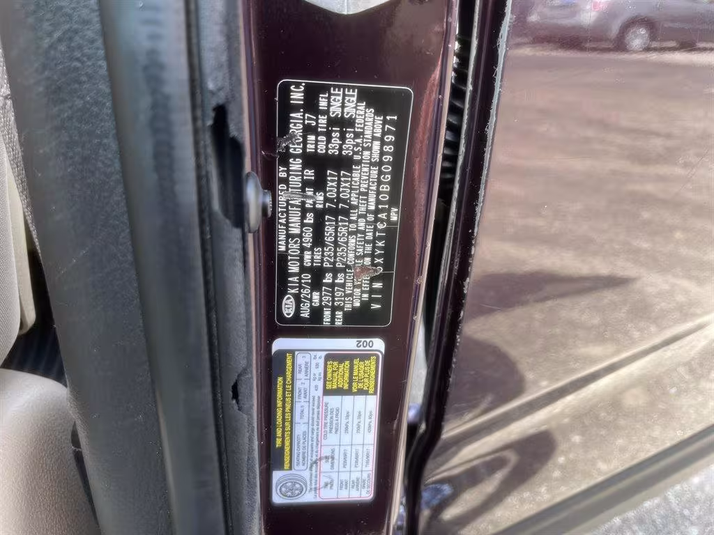 2011 Kia Sorento - 5XYKTCA10BG098971 - Image #31