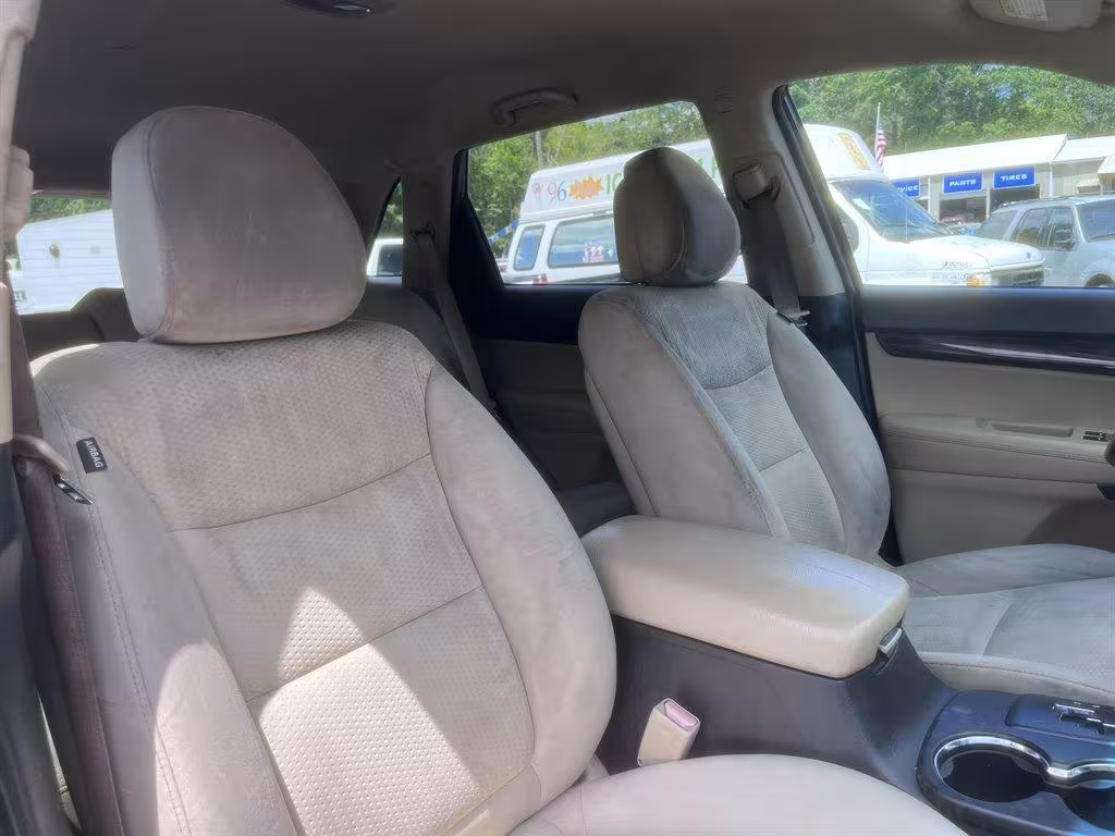2011 Kia Sorento - 5XYKTCA10BG098971 - Image #25
