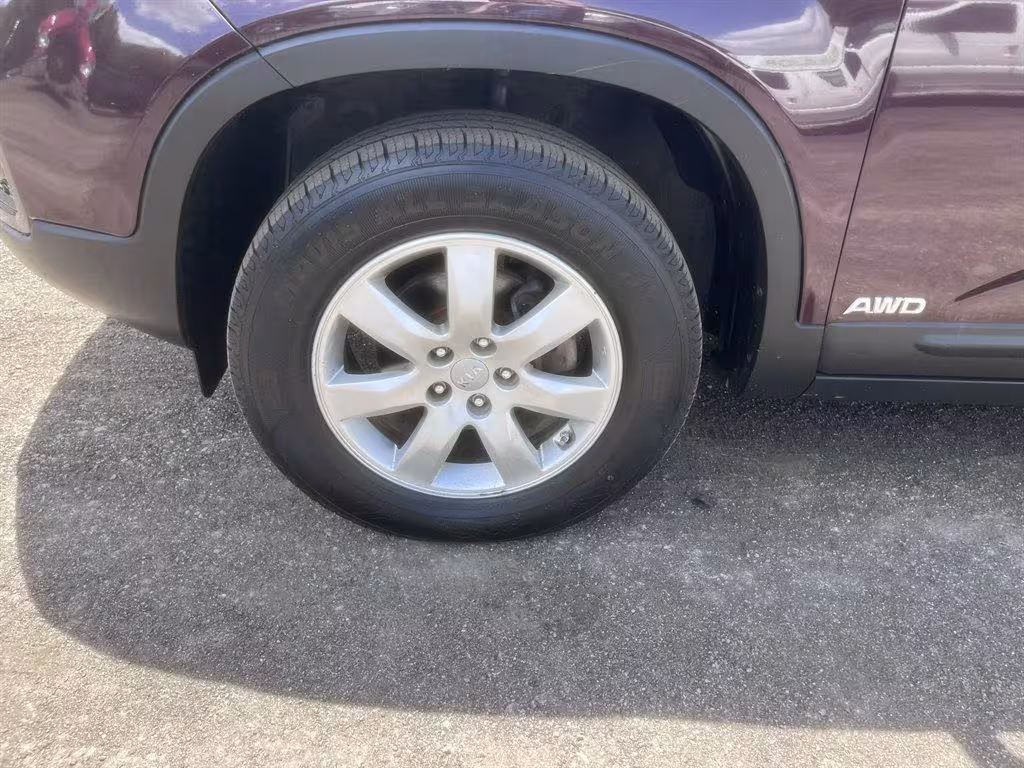 2011 Kia Sorento - 5XYKTCA10BG098971 - Image #30