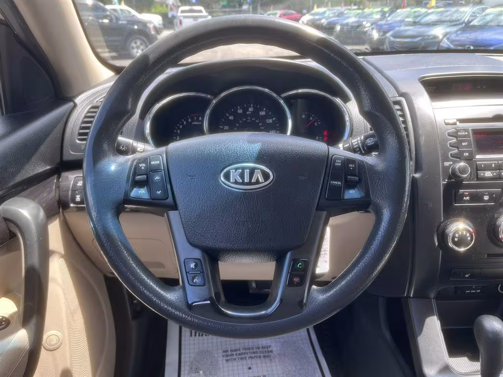 2011 Kia Sorento - 5XYKTCA10BG098971 - Image #7