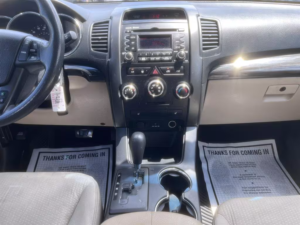 2011 Kia Sorento - 5XYKTCA10BG098971 - Image #11