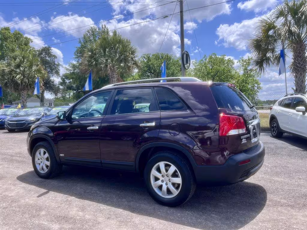 2011 Kia Sorento - 5XYKTCA10BG098971 - Image #5