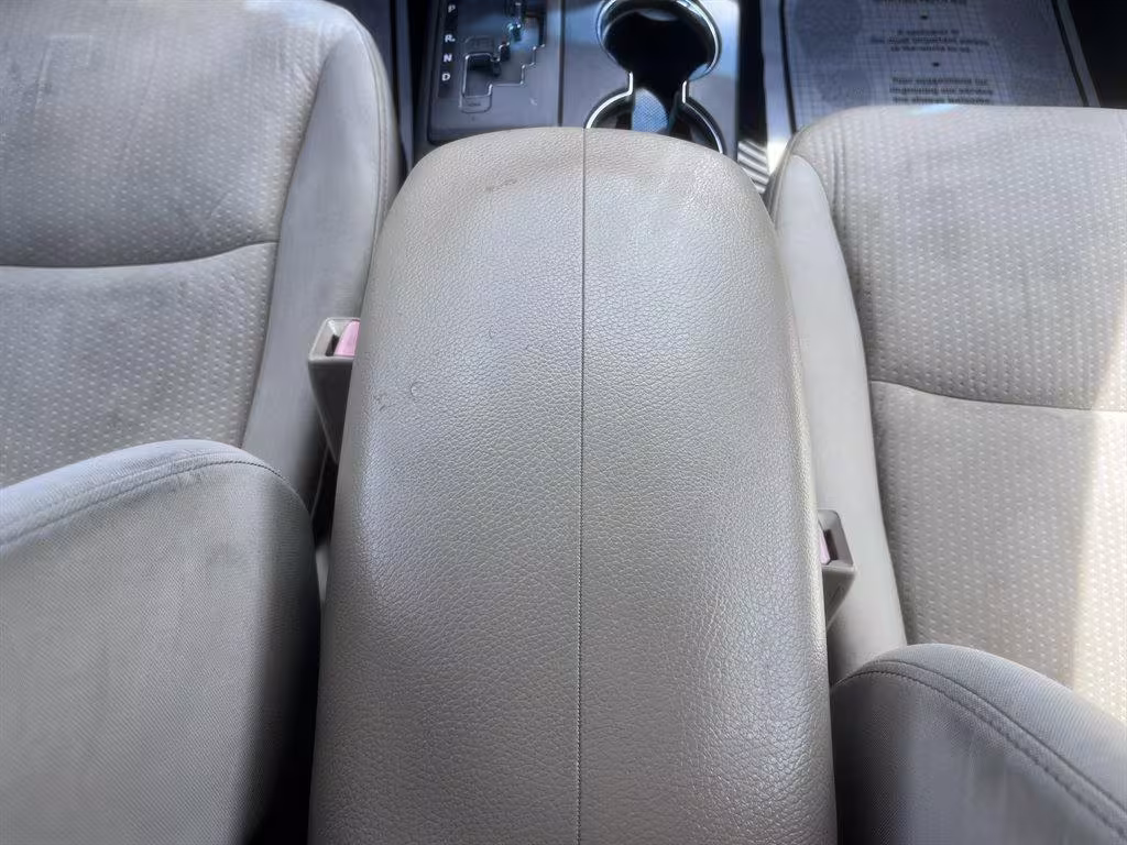 2011 Kia Sorento - 5XYKTCA10BG098971 - Image #14