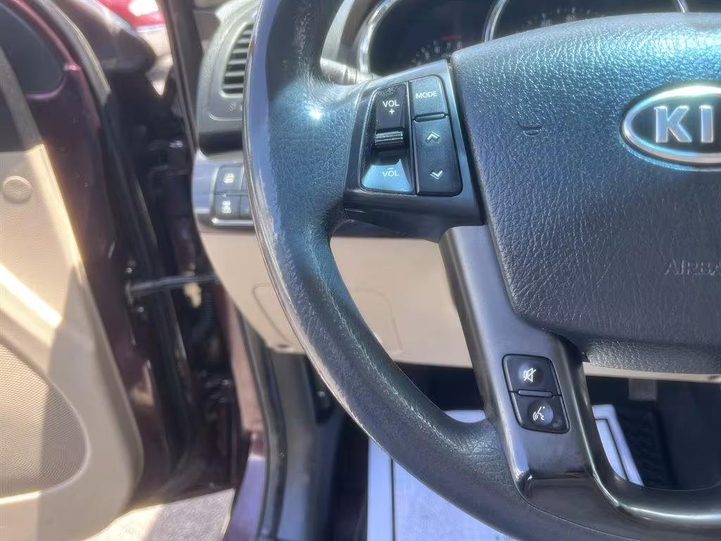 2011 Kia Sorento - 5XYKTCA10BG098971 - Image #8