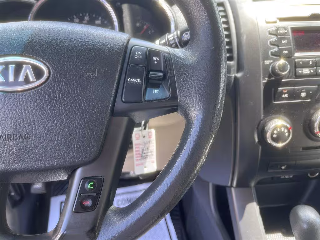 2011 Kia Sorento - 5XYKTCA10BG098971 - Image #9
